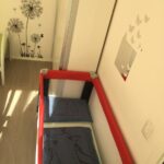 Lettino da viaggio rosso per bambini con biancheria Re Leone